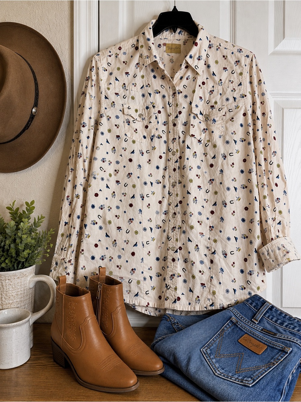 Wrangler Cream Button-Up Western Shirt with Multicolor Motifs look at this print